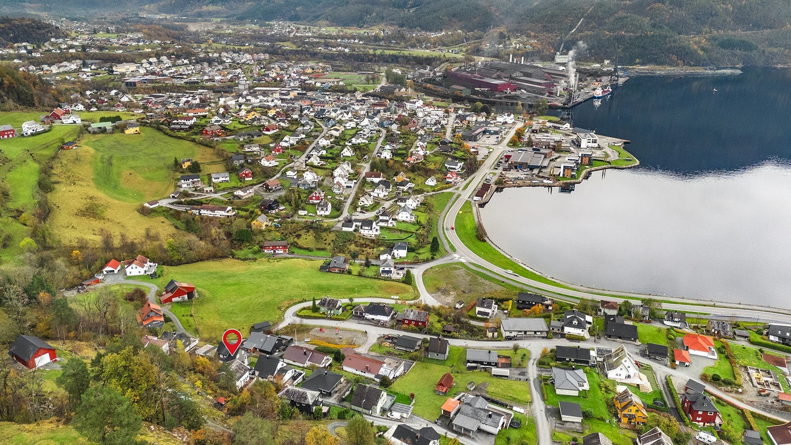 Beliggende i et populært nabolag omringet av naturskjønne omgivelser. Galleribilde