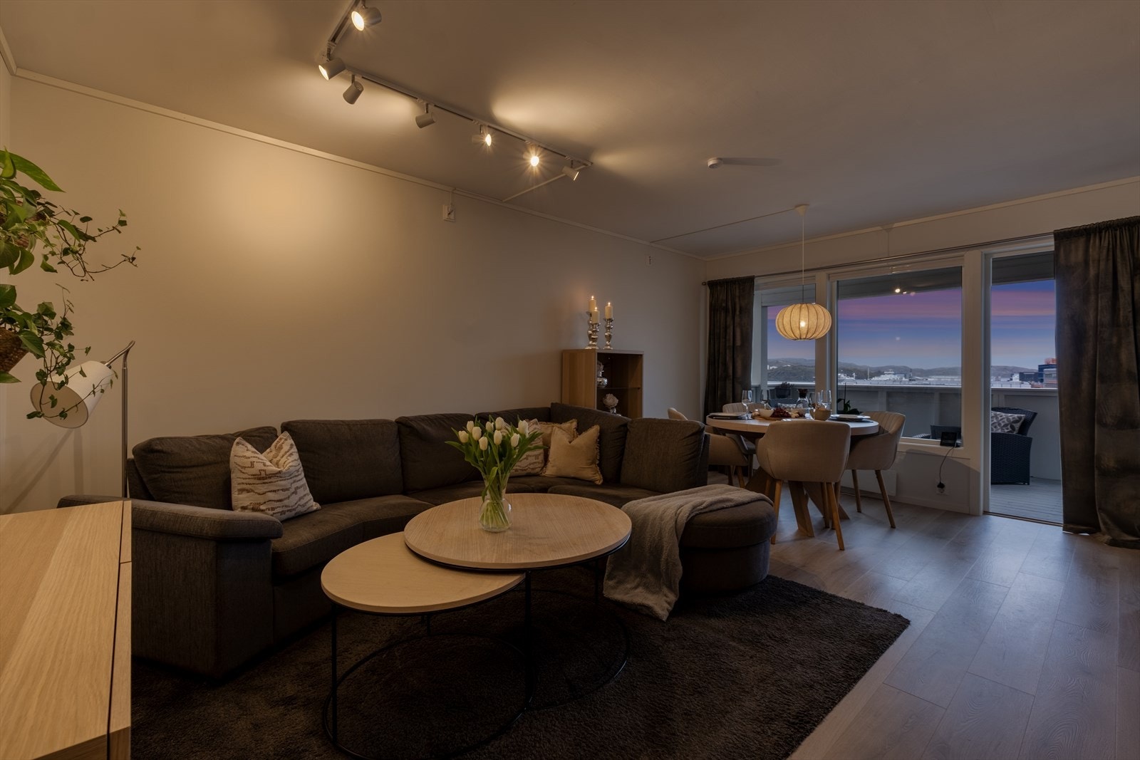 Koselig kveldsstemning. Galleribilde