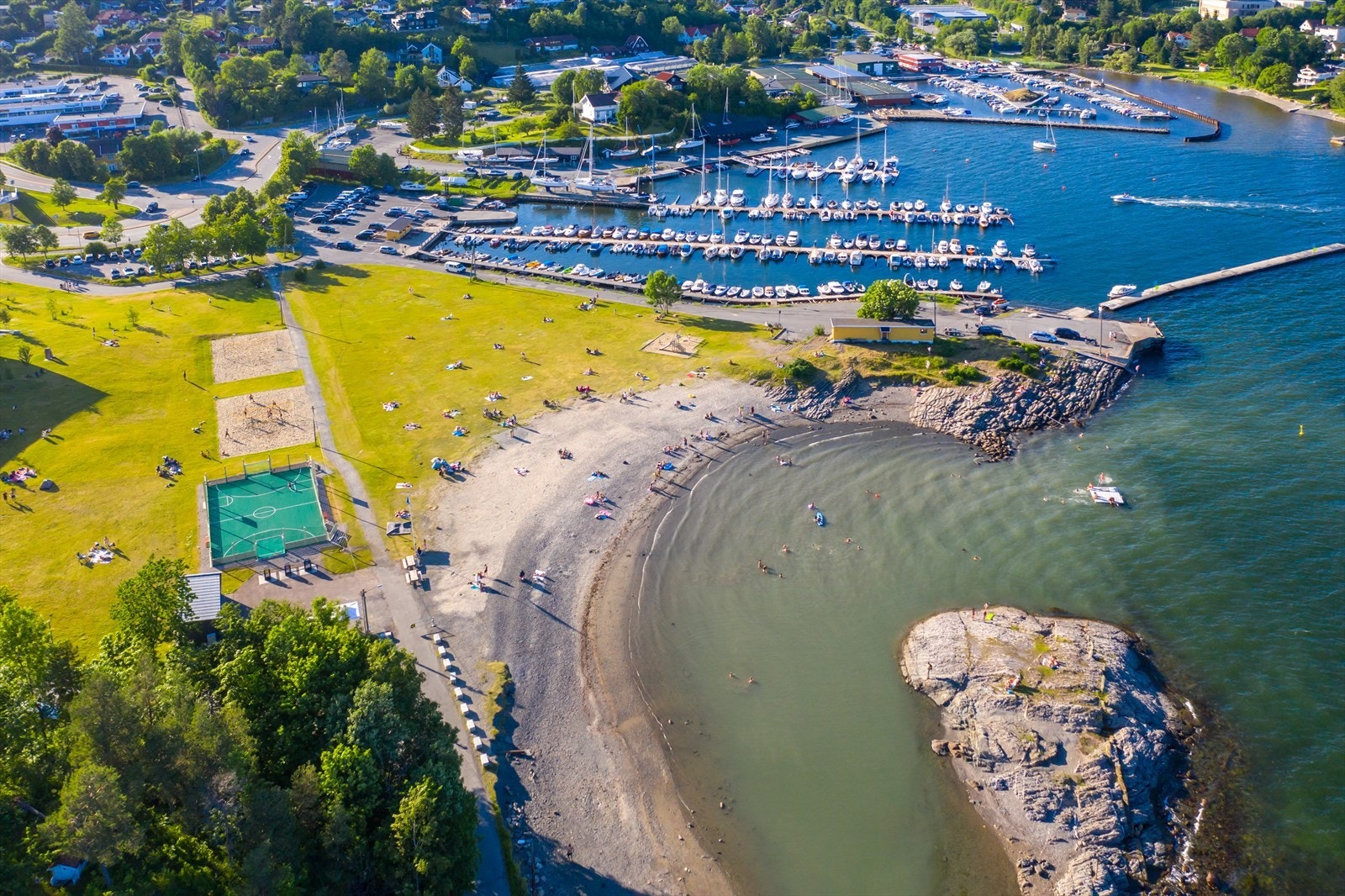 Nærhet til Holmenskjæret med badestrand, svømmehall og båthavn. Galleribilde