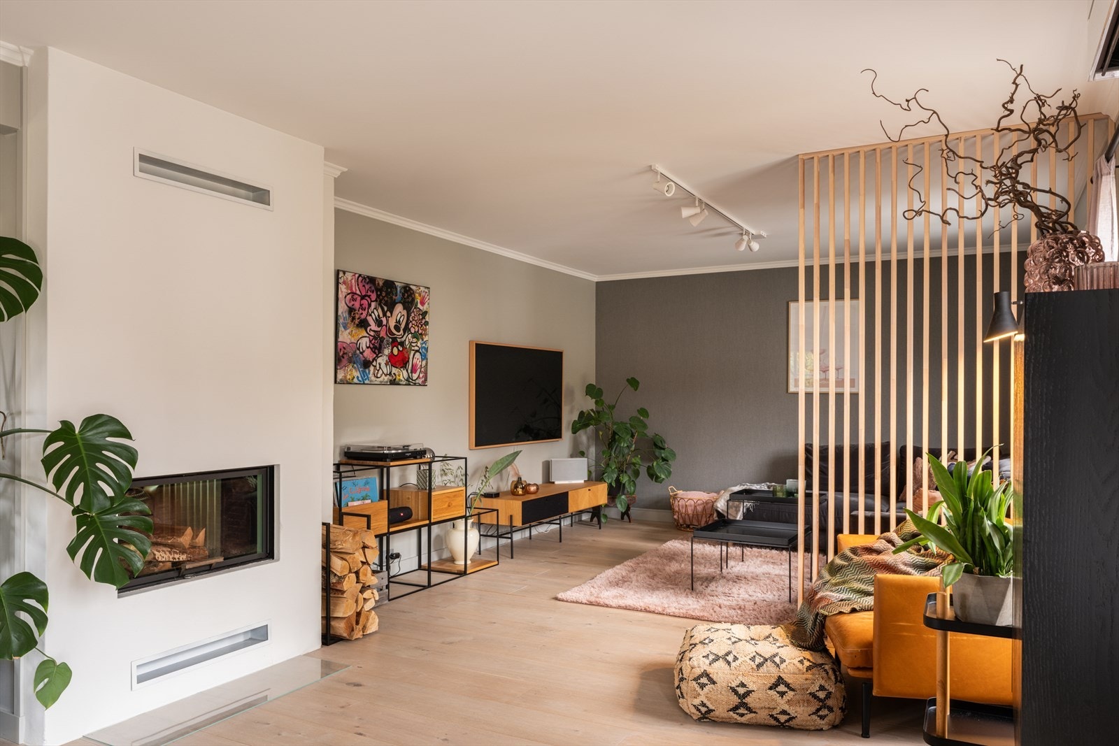 Hyggelig peis som gir godt med varme og en koselig atmosfære. Galleribilde