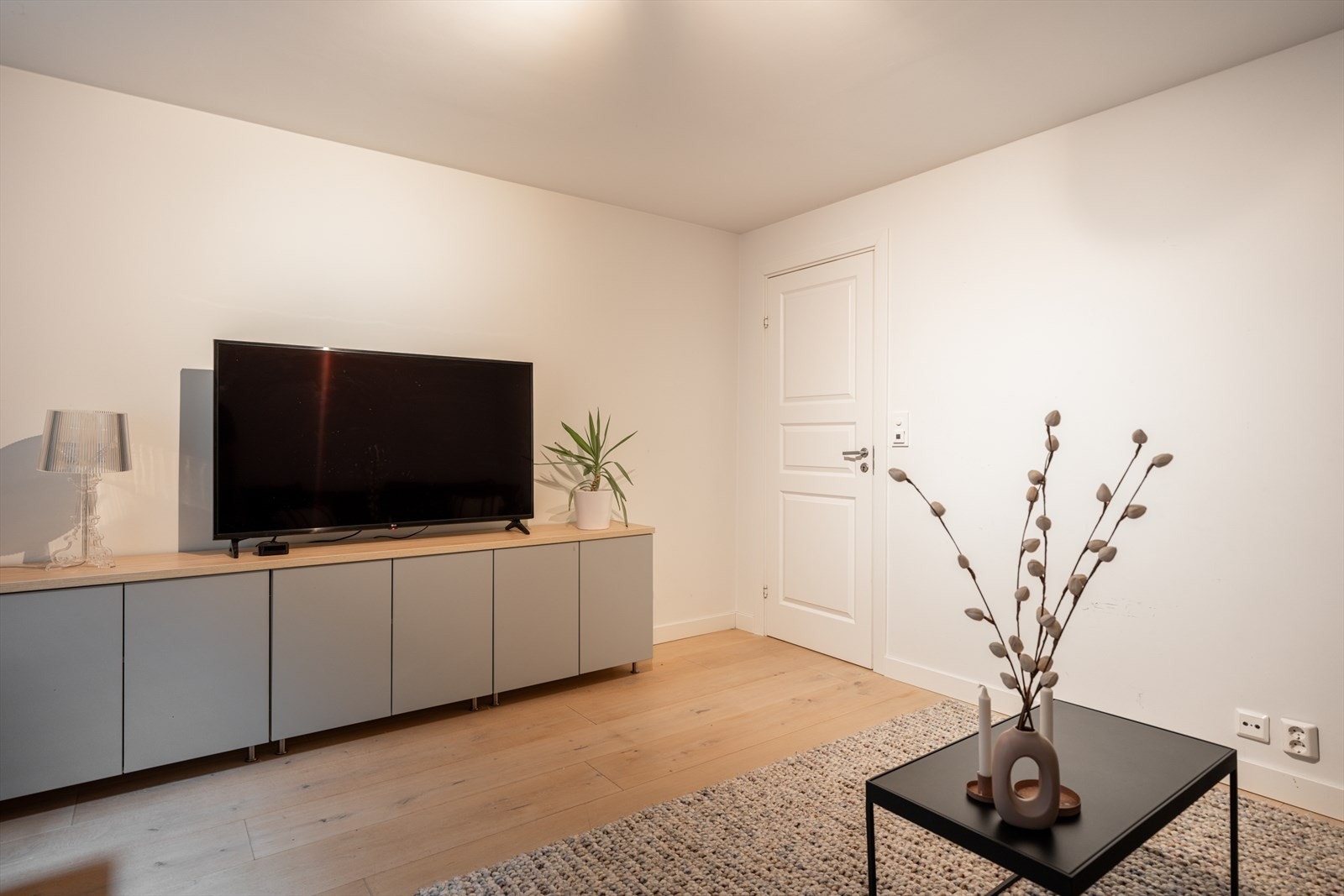 Kjellerstue (ikke godkjent for varig opphold), se pkt. om ferdigattest i salgsoppgaven. Galleribilde