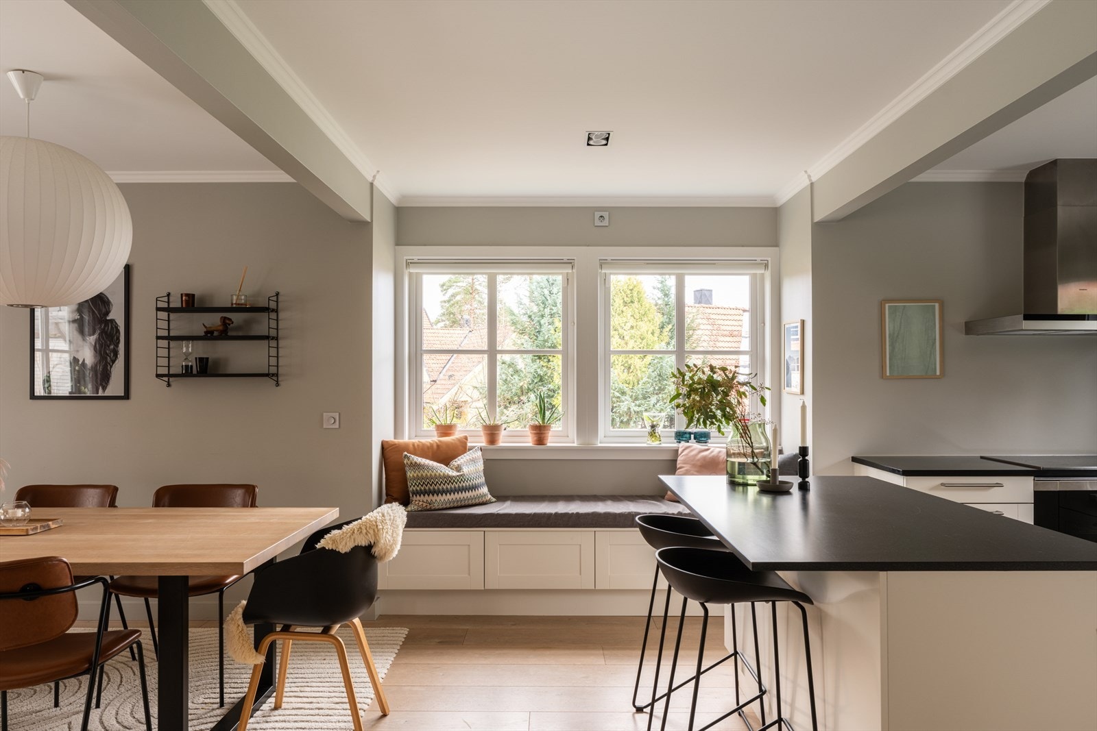 Boligen har god standard på innredninger, overflater og utstyr. Galleribilde