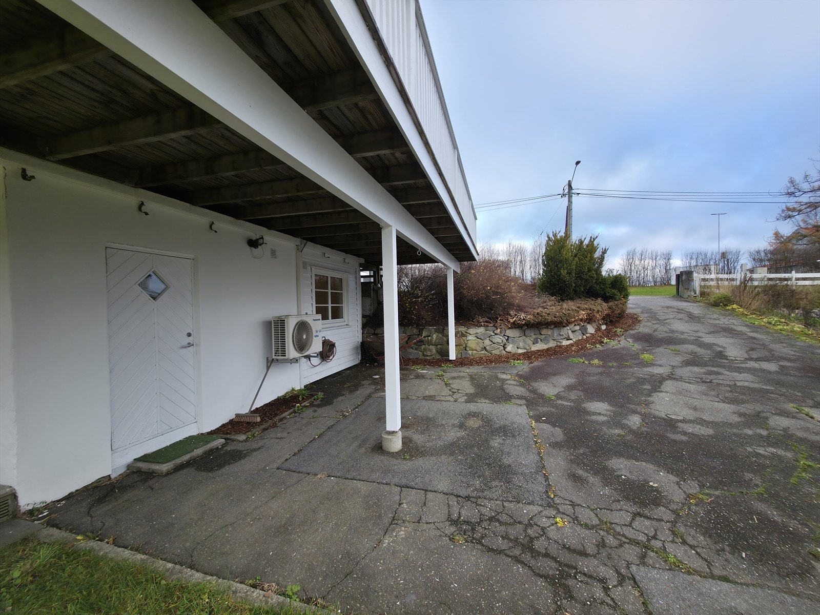 Stor gårdsplass. Galleribilde