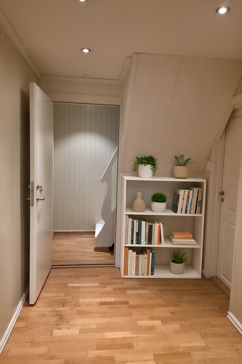 Fra underetasjen, trapp mellom etasjene. Galleribilde