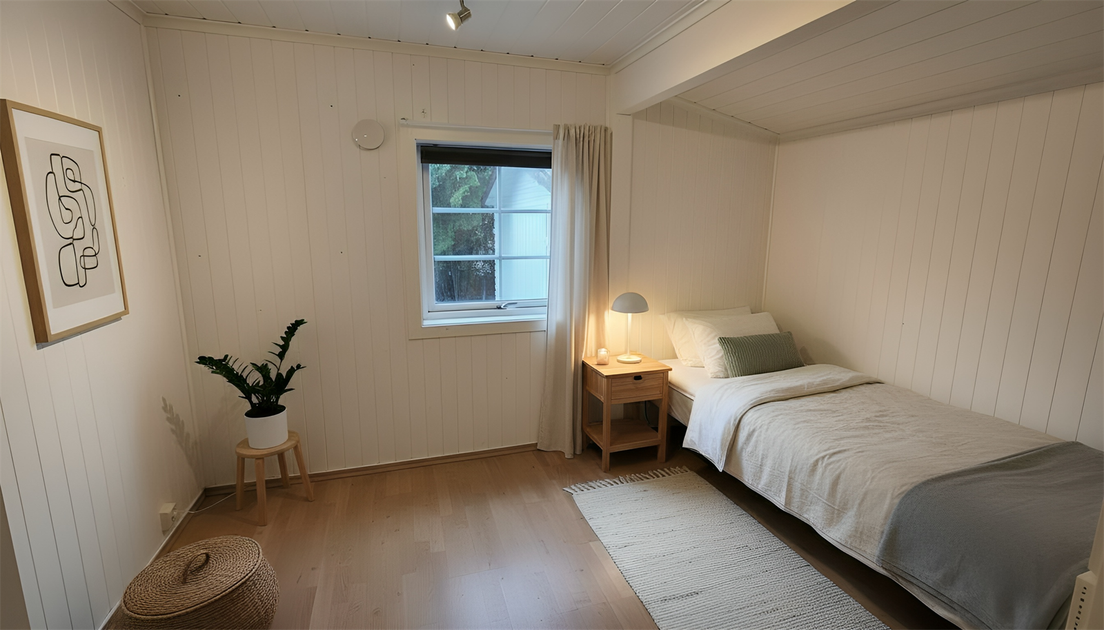 Soverom i 1. etasje med adkomst fra gangen. Galleribilde