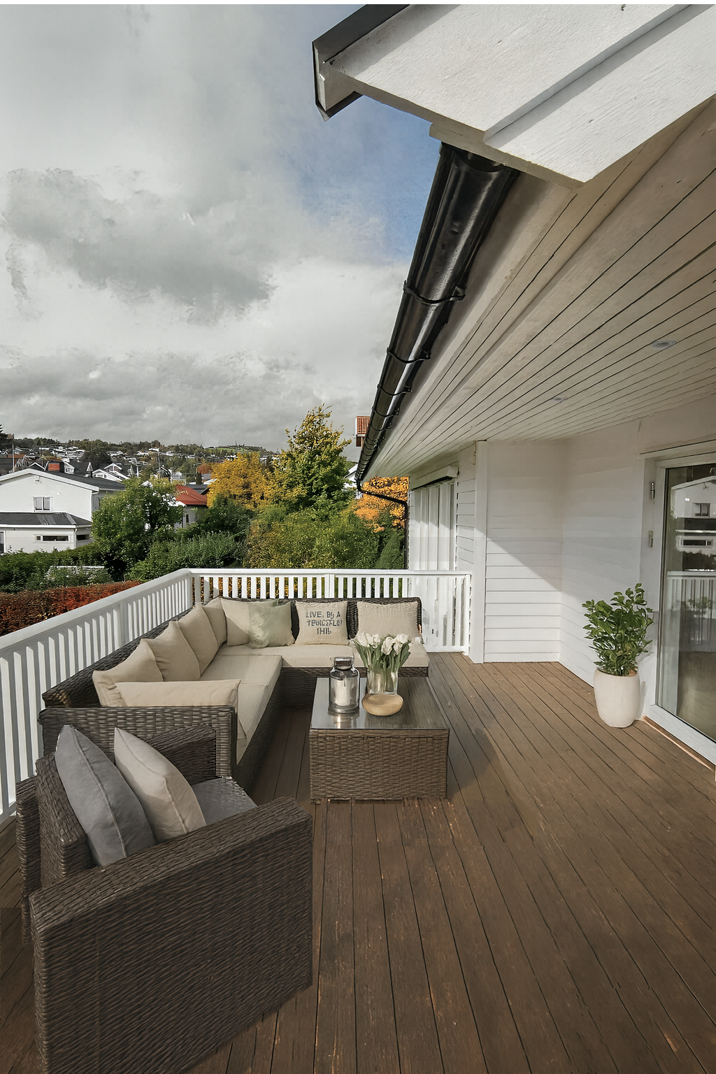 Illustrasjonsfoto: sommer på veranda. Galleribilde