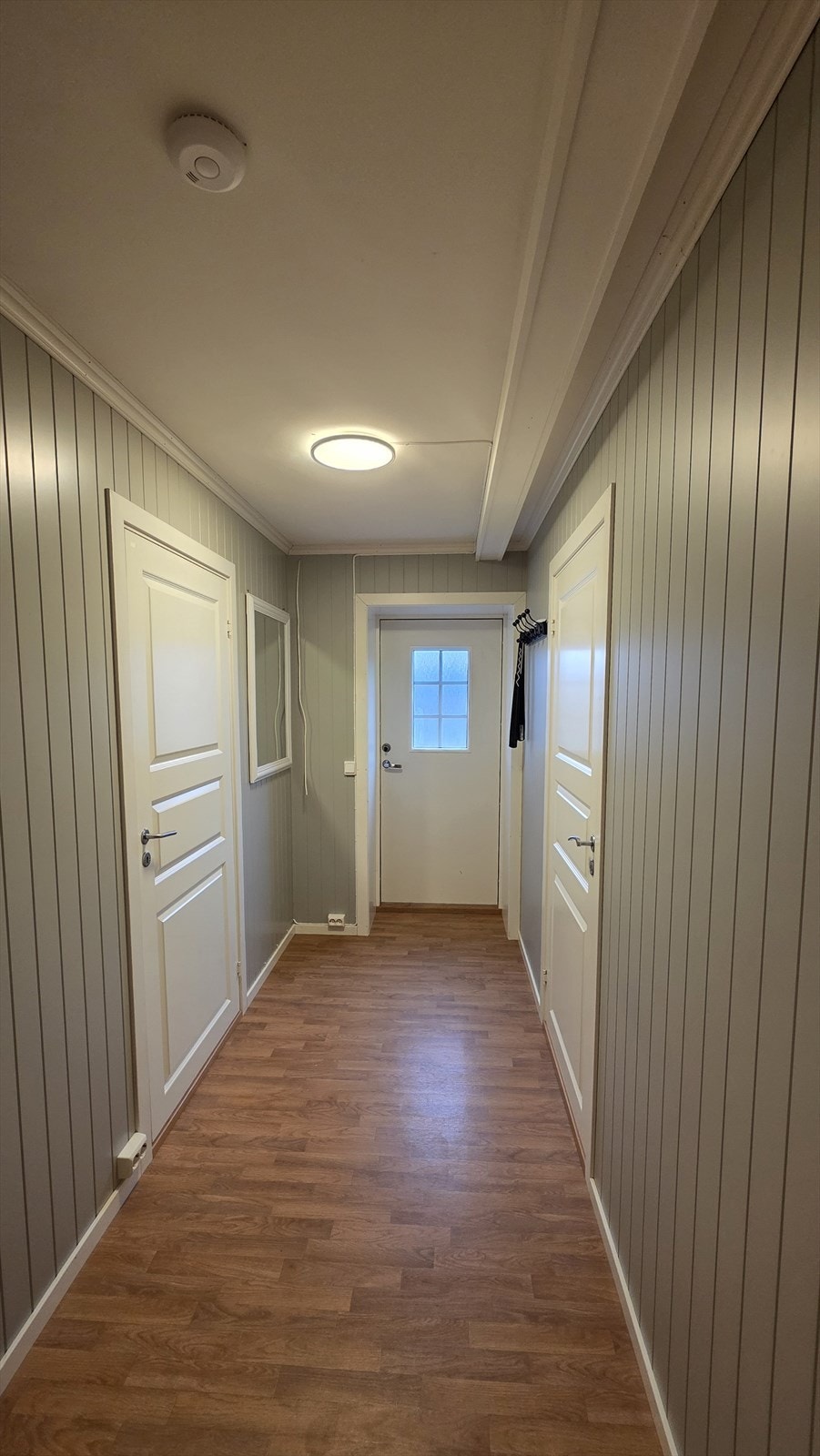 Gang underetasje. Galleribilde