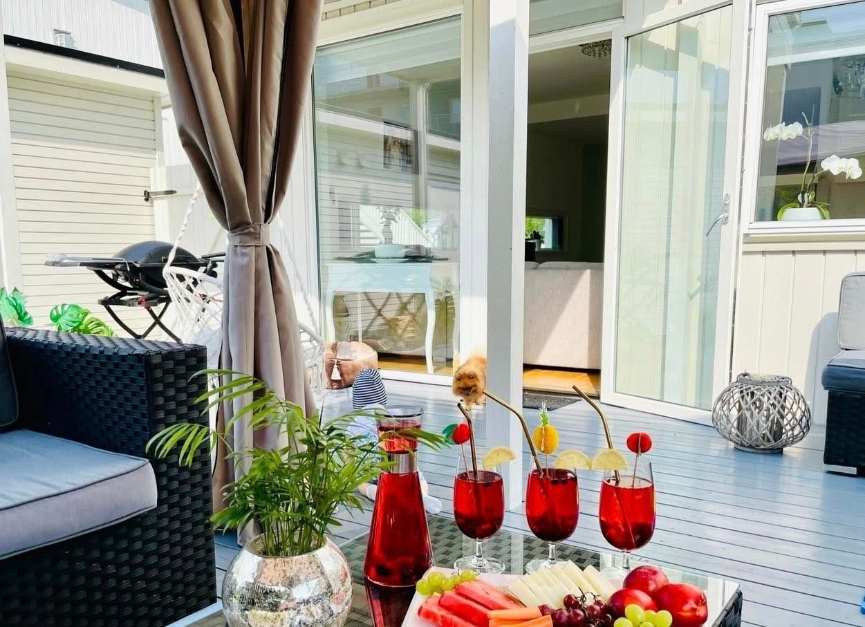 Stor terrasse med gode solforhold Galleribilde