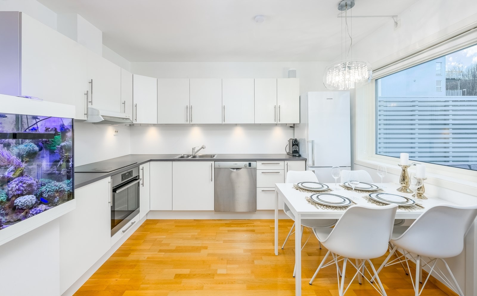 lyst og fint kjøkken Galleribilde