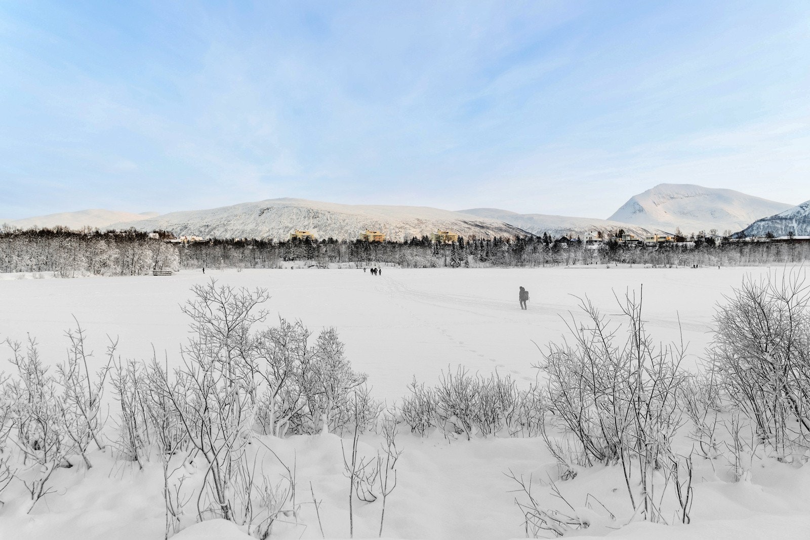 Du skal ikke gå langt for å komme deg til flotte friarealer ved Prestvannet som byr på skøytebane på vinteren, lysløype og turstier om sommeren! Galleribilde