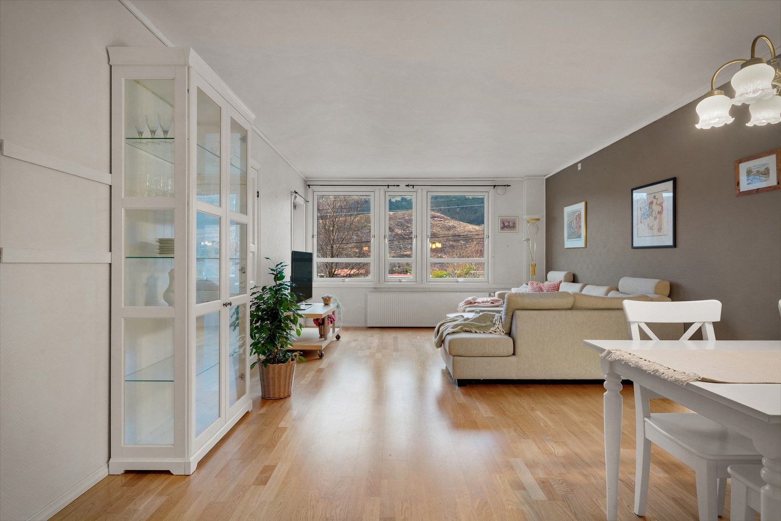 Velkommen til Stølsvegen 96E - Presentert av Øyvind Rydland v/Privatmegleren Åsane Galleribilde