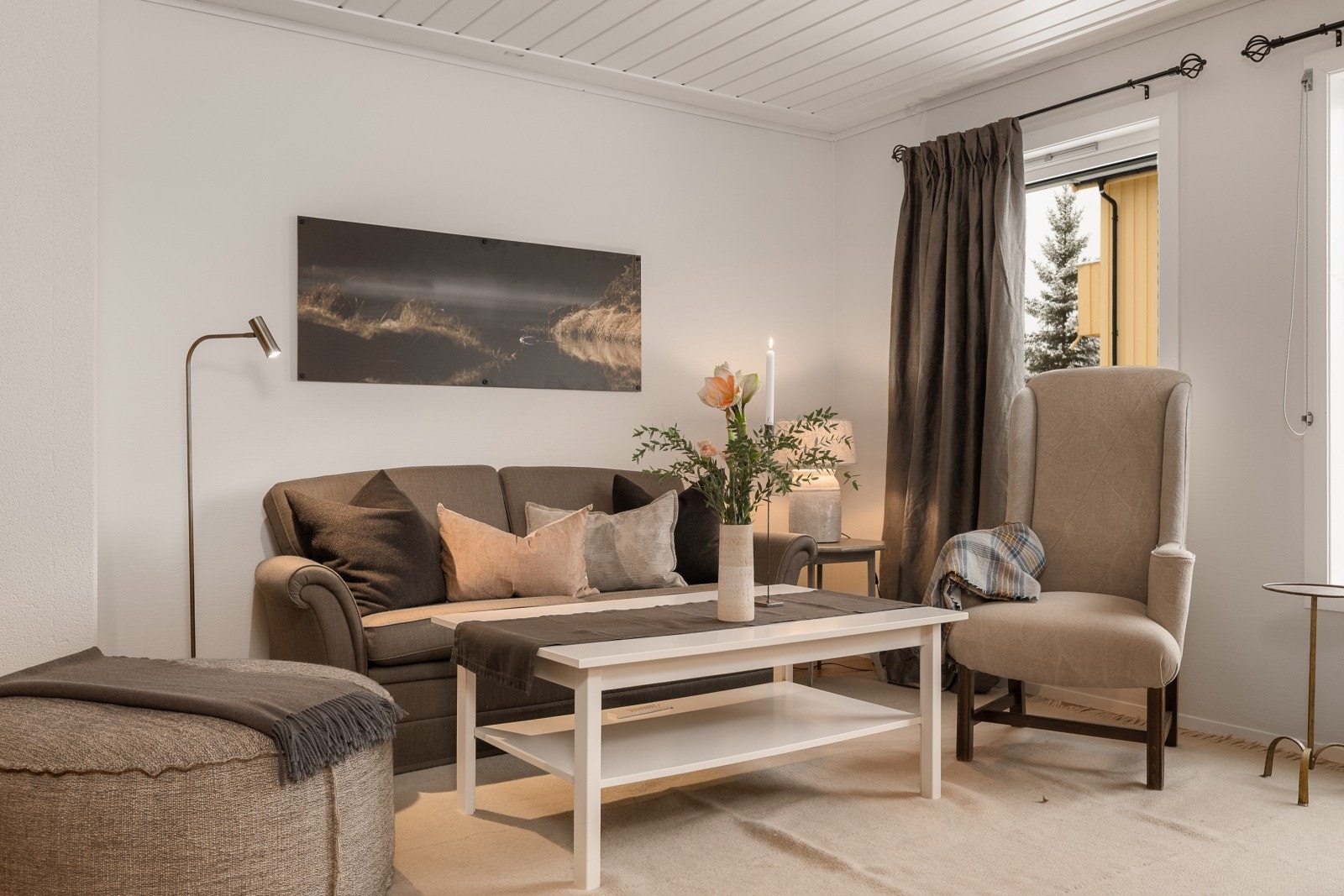 Borettslaget har ingen kollektiv avtale for TV/bredbånd. Eier kan koble seg på ledningsnett fra Telenor som allerede er etablert og gå for ønsket pakkeløsning. Galleribilde