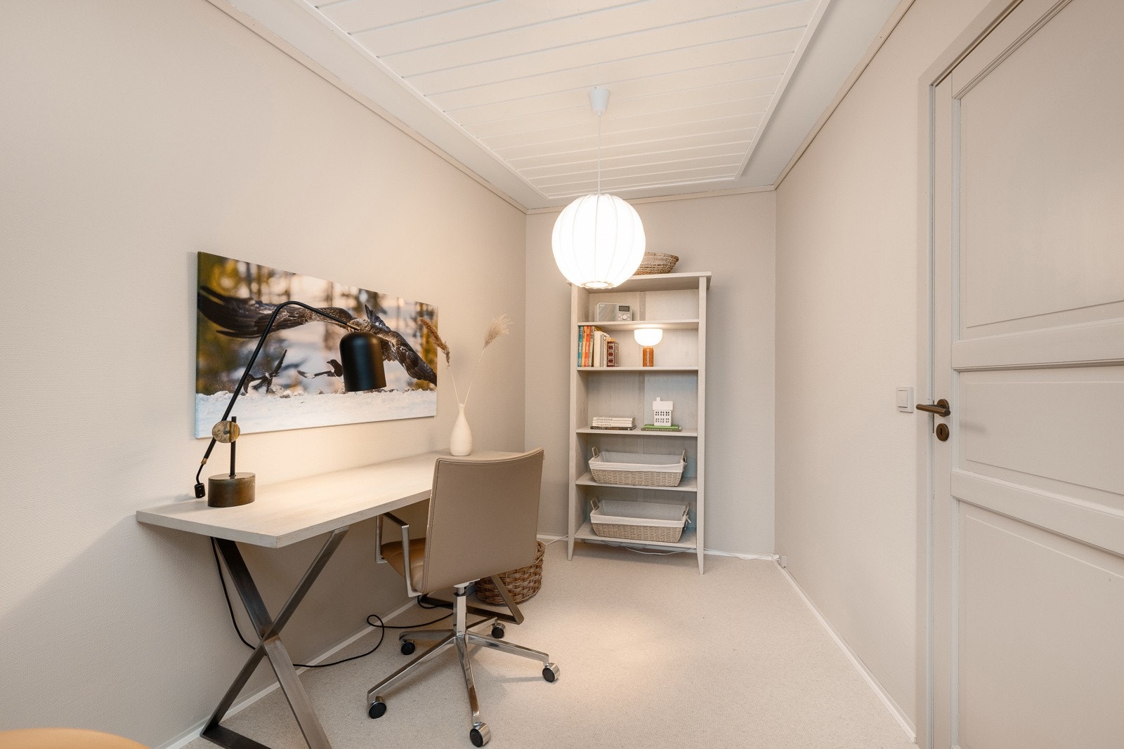 Garderobeskap medfølger. Galleribilde