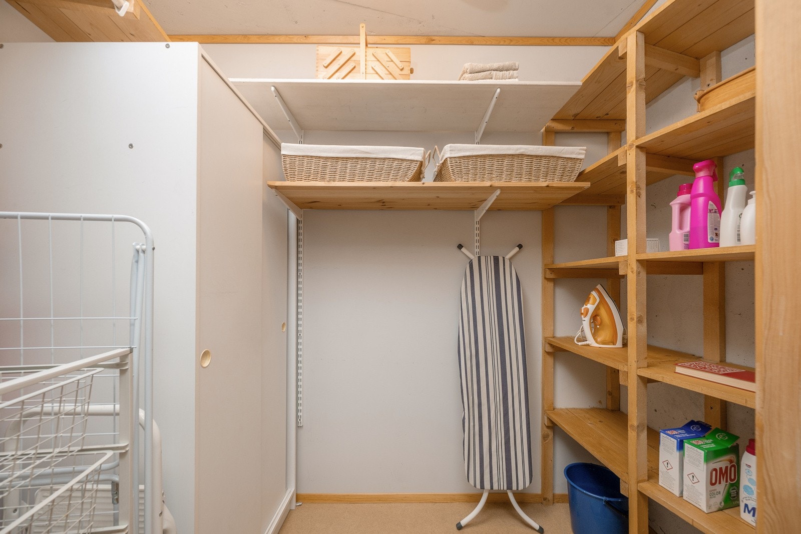 To innvendige boder på totalt 8 m² - Svært gode oppbevaringsløsninger. Galleribilde