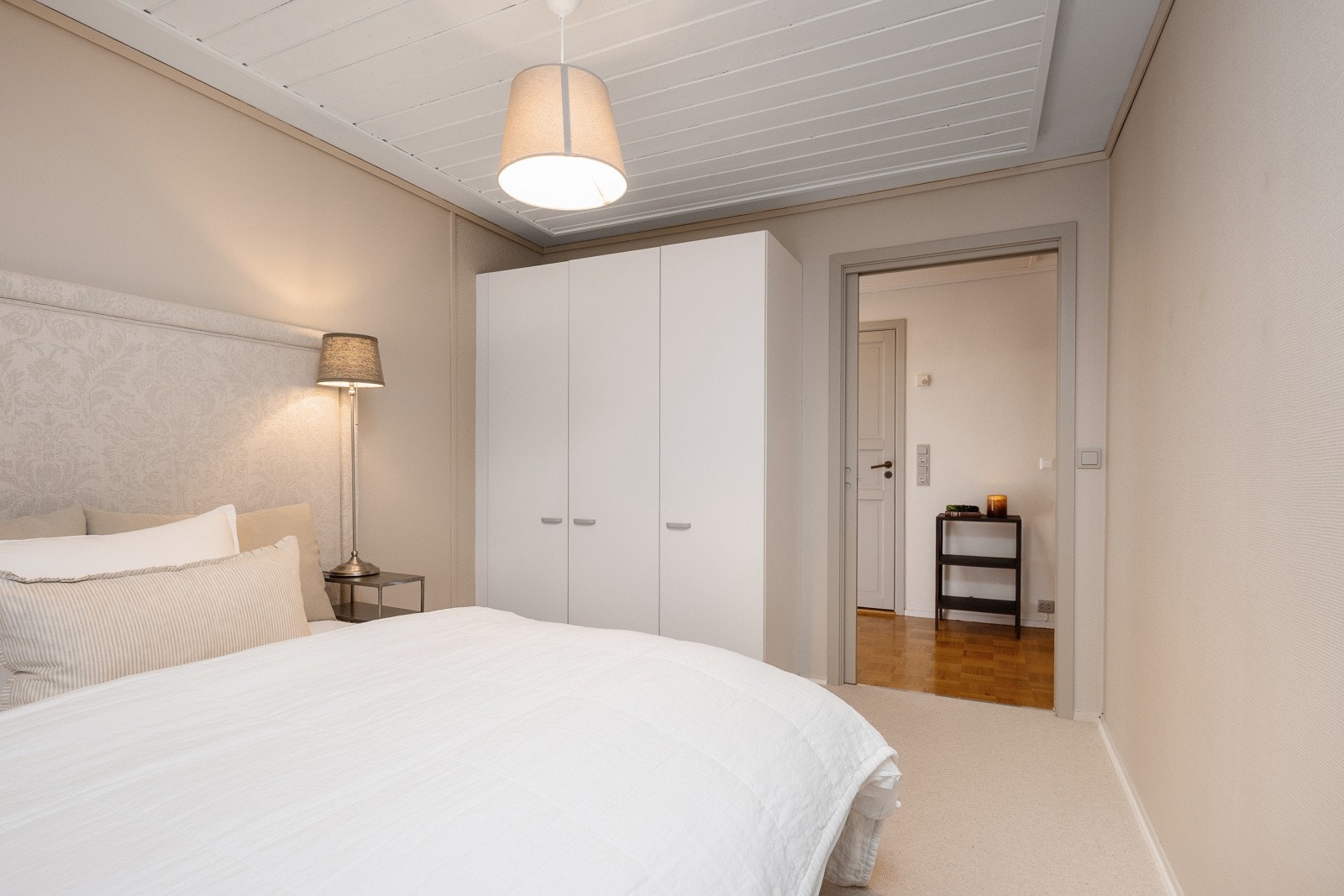 Garderobe medfølger. Galleribilde