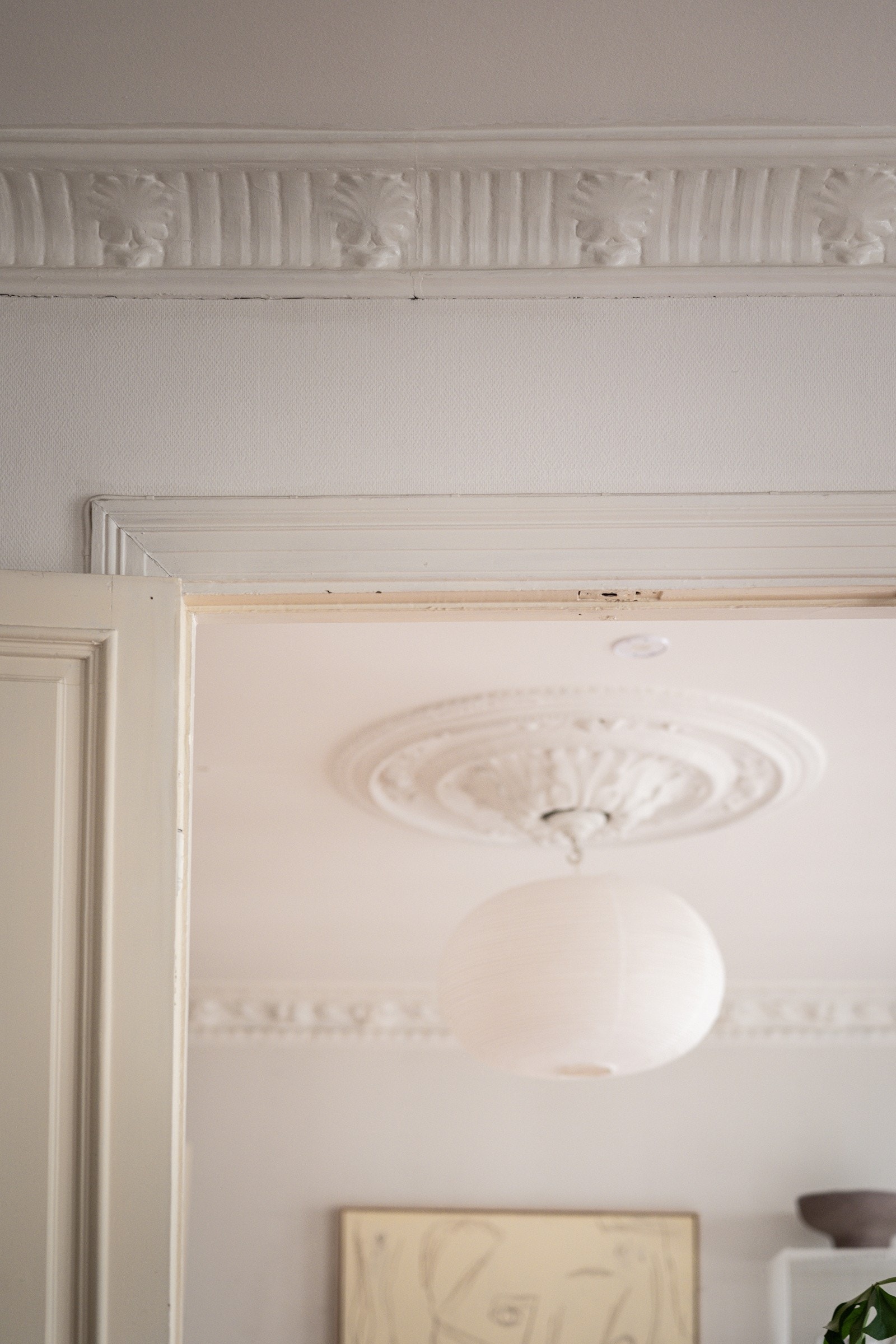 I himlingen har du flott original stukkatur og en lekker rosett som hører med i en klassisk leilighet som denne. Galleribilde