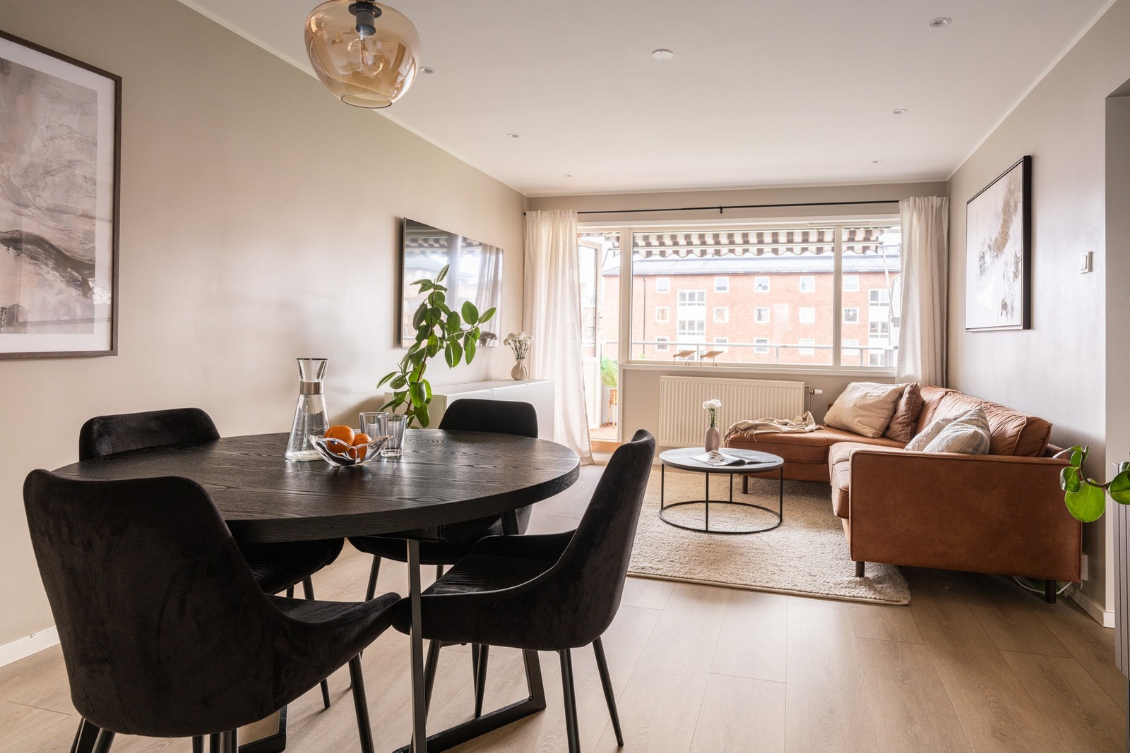 Velkommen til Brobekkveien 37, presentert av Kjersti N. Bråthen v/ EIE eiendomsmegling.
Foto: Luma Foto AS (Einar Horsberg) Galleribilde