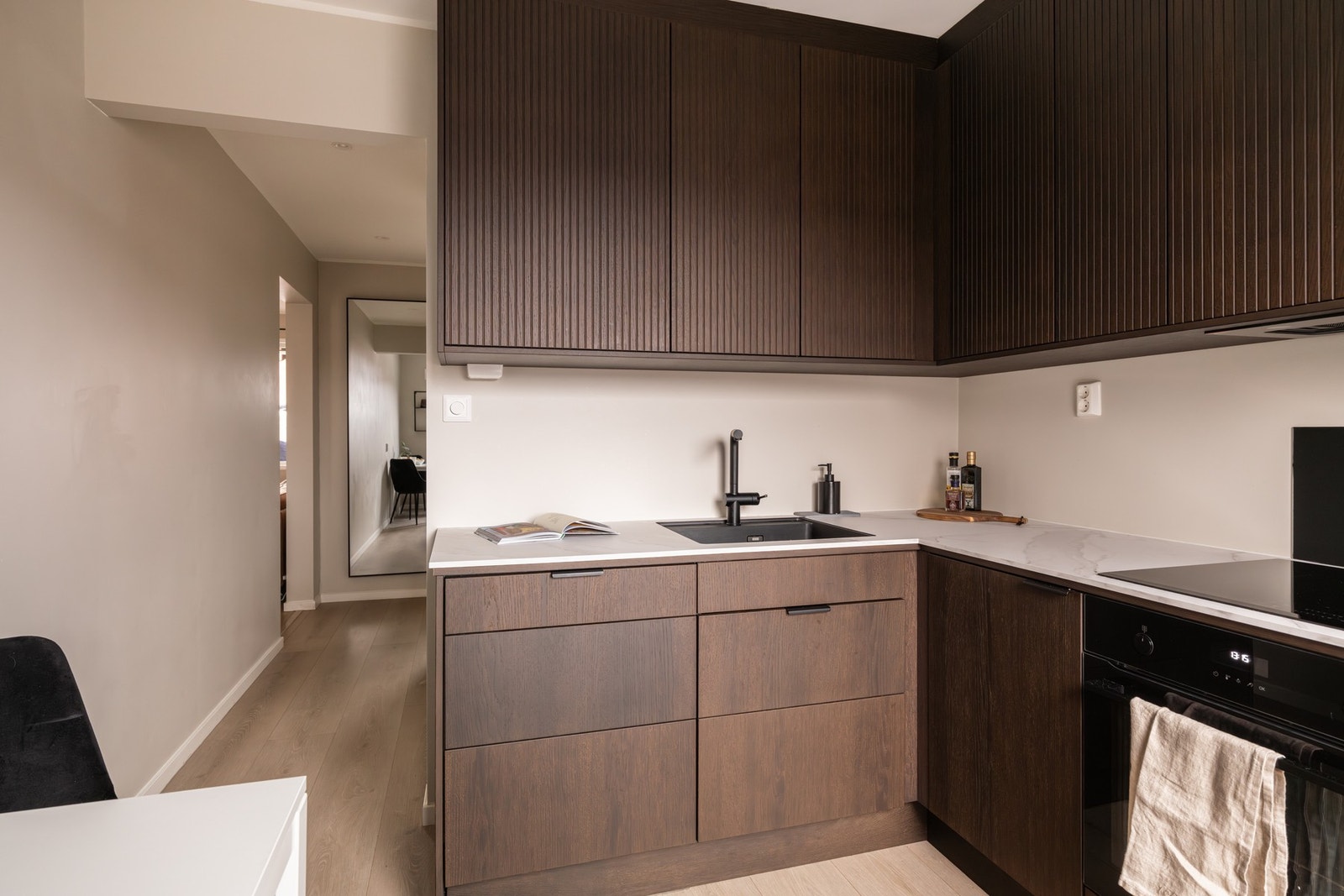 Her er det god skap- og benkeplass. Galleribilde