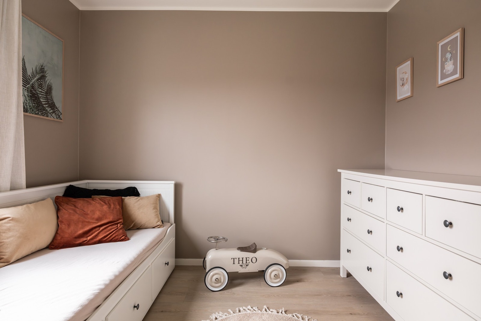 Dette rommet passer perfekt som barnerom, gjesterom eller hjemmekontor, alt etter eget ønske. Galleribilde