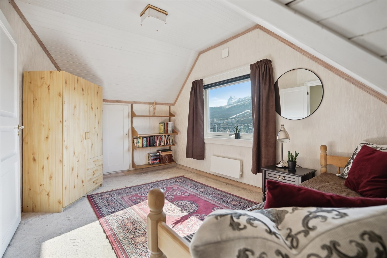 Soverom 1 i loftsetasjen Galleribilde