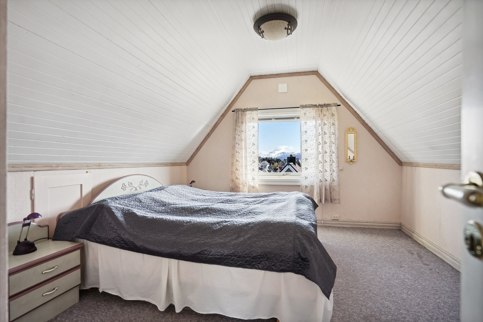 Soverom 2 i loftsetasjen Galleribilde