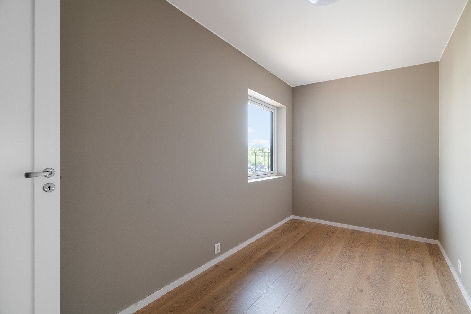 Boligens andre soverom har et areal på ca 9,3 m2. Galleribilde