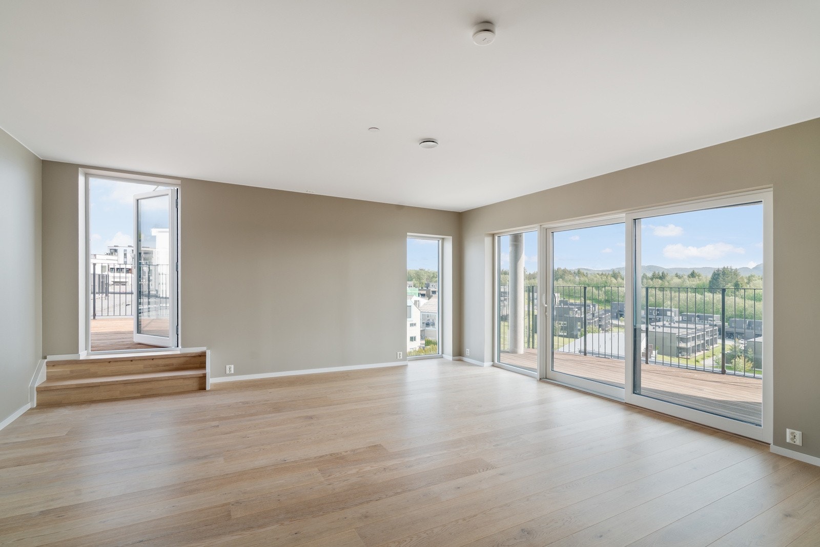 Stue og kjøkkenarealet utgjør hele 33,4 m2. Galleribilde