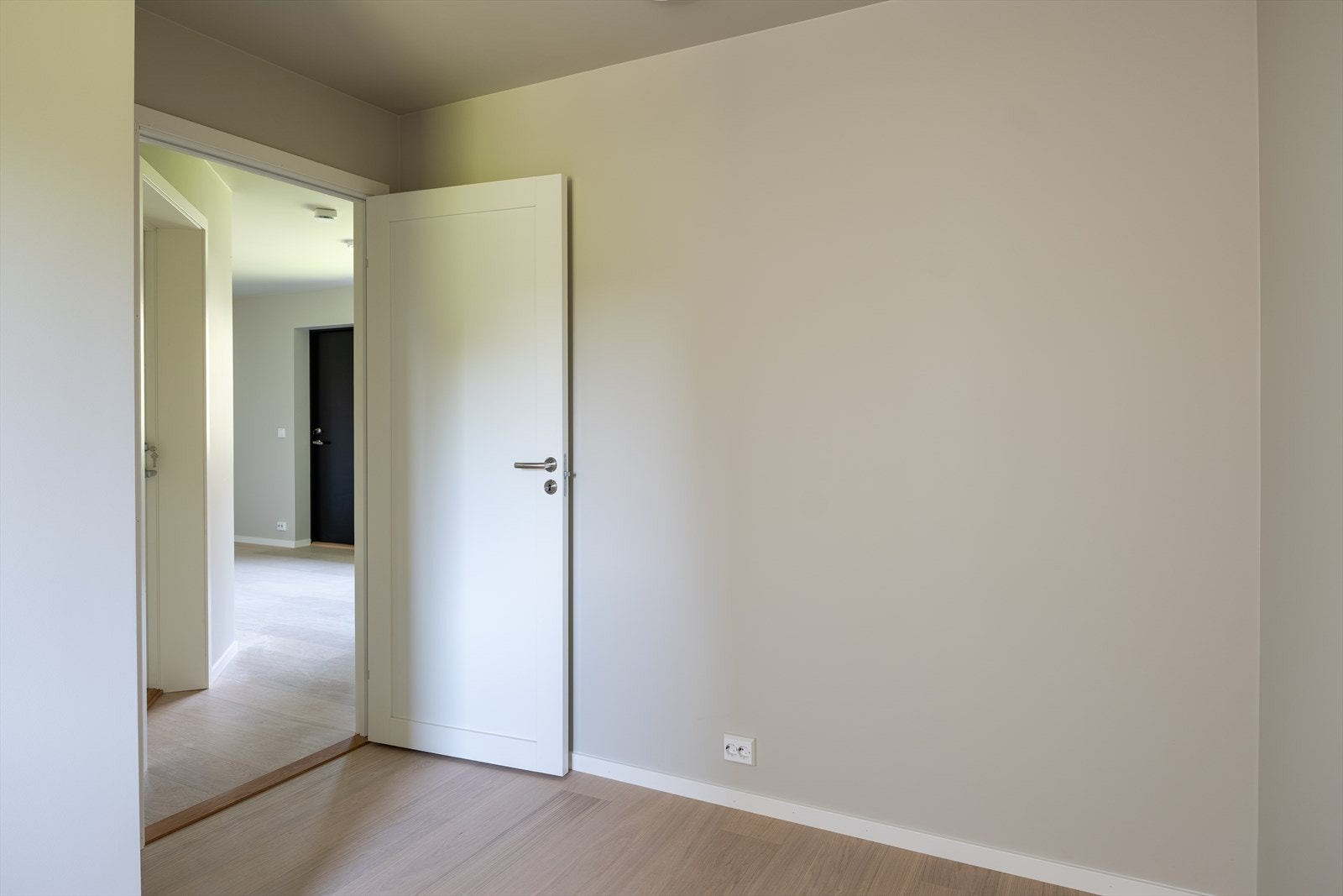 Romslig soverom på 8 m². Galleribilde