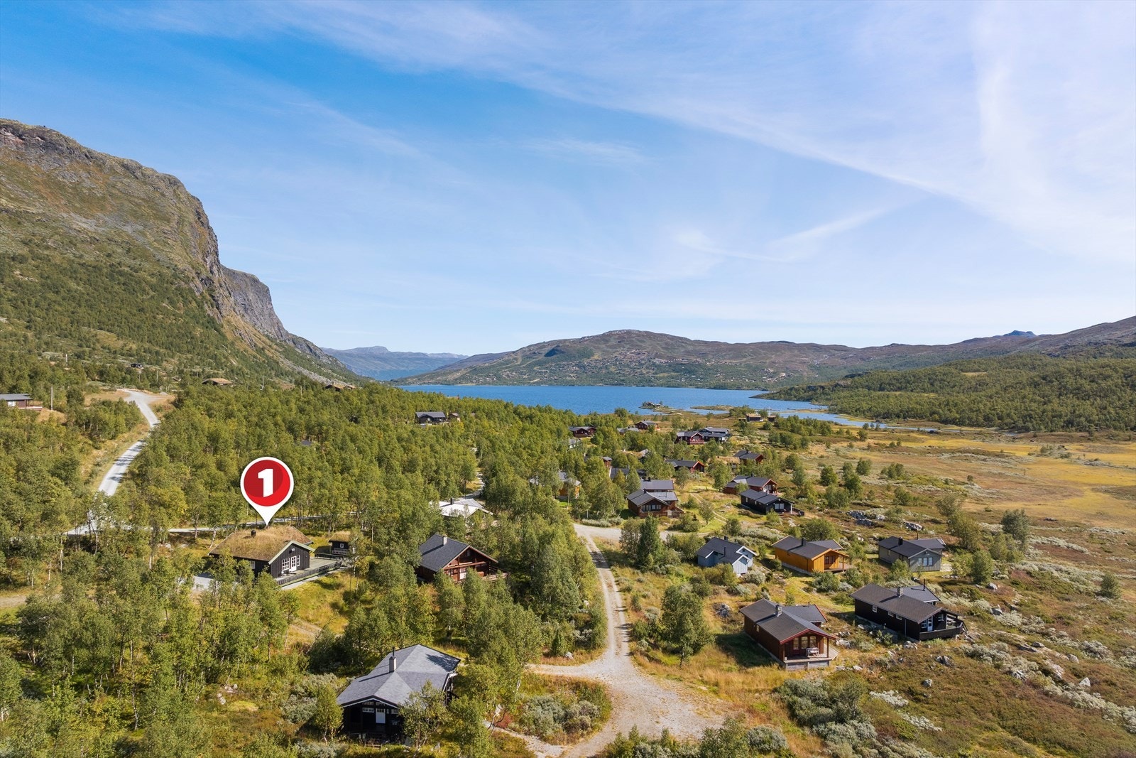 Hytta ligg fint til på Filefjell, omgitt av vakker fjellnatur. Like bak hytta ligg den historiske Kongevegen over Filefjell. Galleribilde