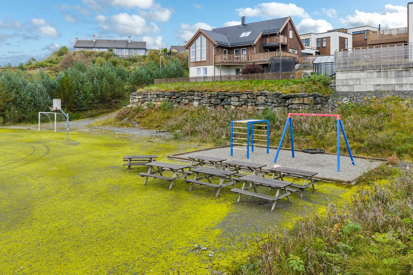Kjekke nærliggende uteområder for store og små. Galleribilde