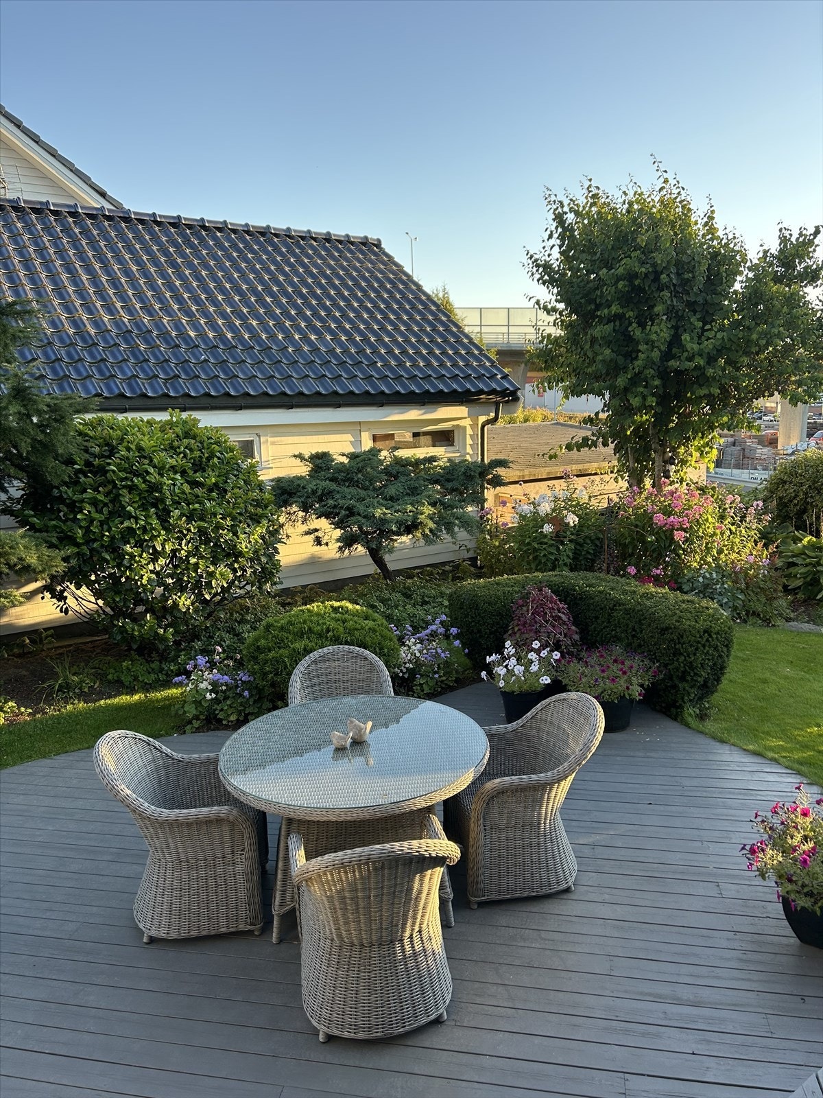 Sommersteming på terrasse mot sør og vest Galleribilde