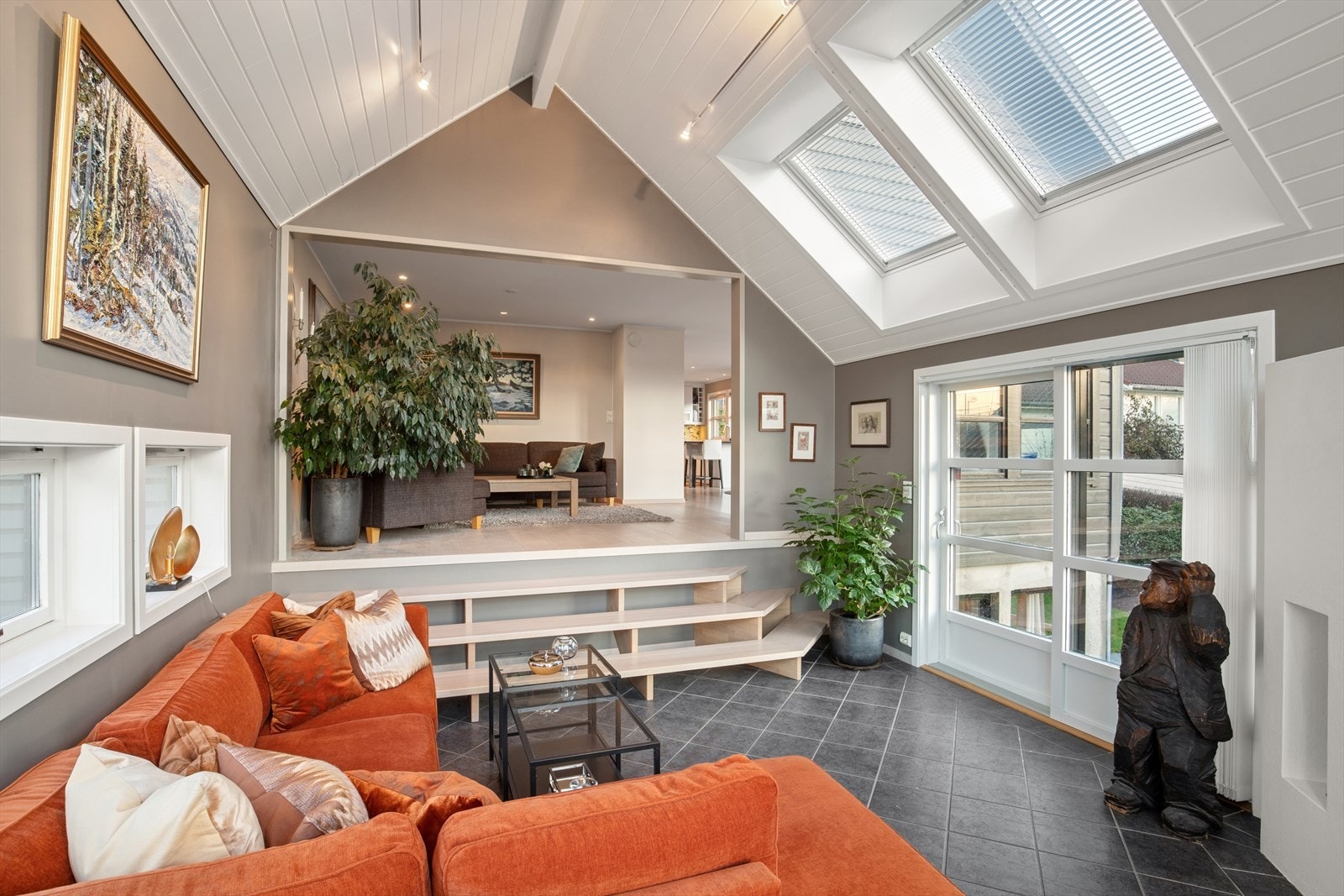 1. etg: Adkomst fra stue via trapp Galleribilde