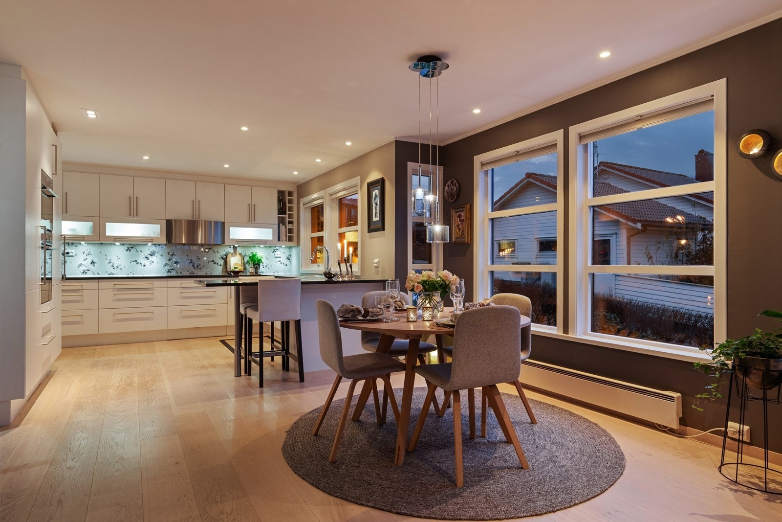 1. etg: Spisestue Galleribilde