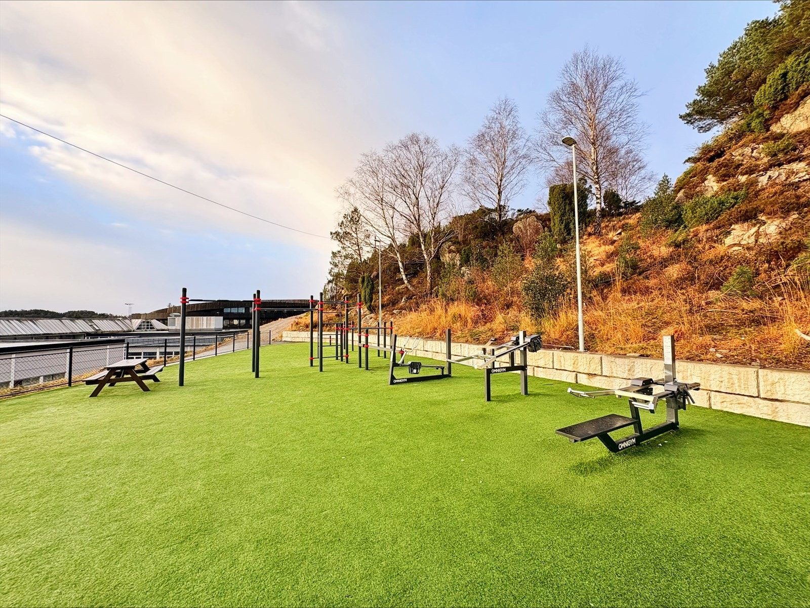 Utendørs gym like i nærheten. Fotograf: Selger Galleribilde