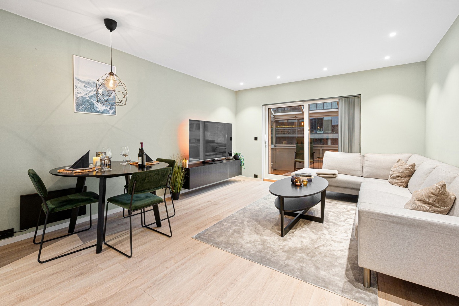 EiendomsMegler1 ved Markus Tangvik har gleden av å presentere en stilig 2-roms leilighet i Stadsing Dahls gate 8. Foto: Krokstad&Nervik. Galleribilde