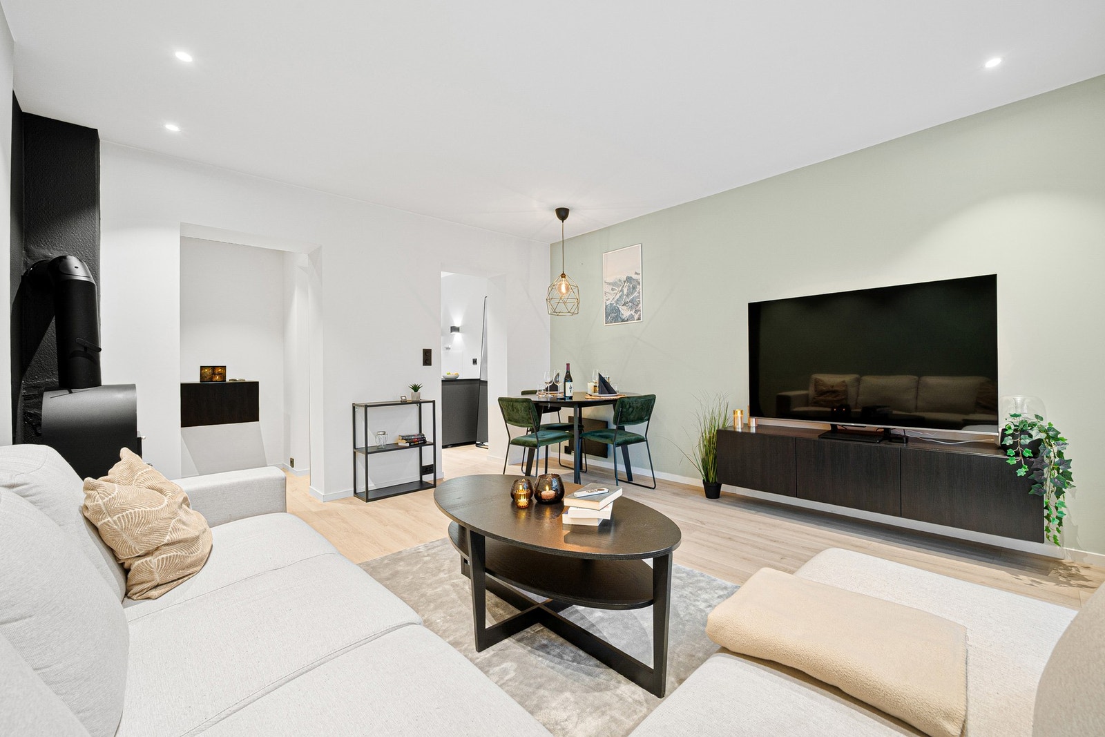 Leieligheten har en lys og romslig stue som er lett å innrede. Galleribilde