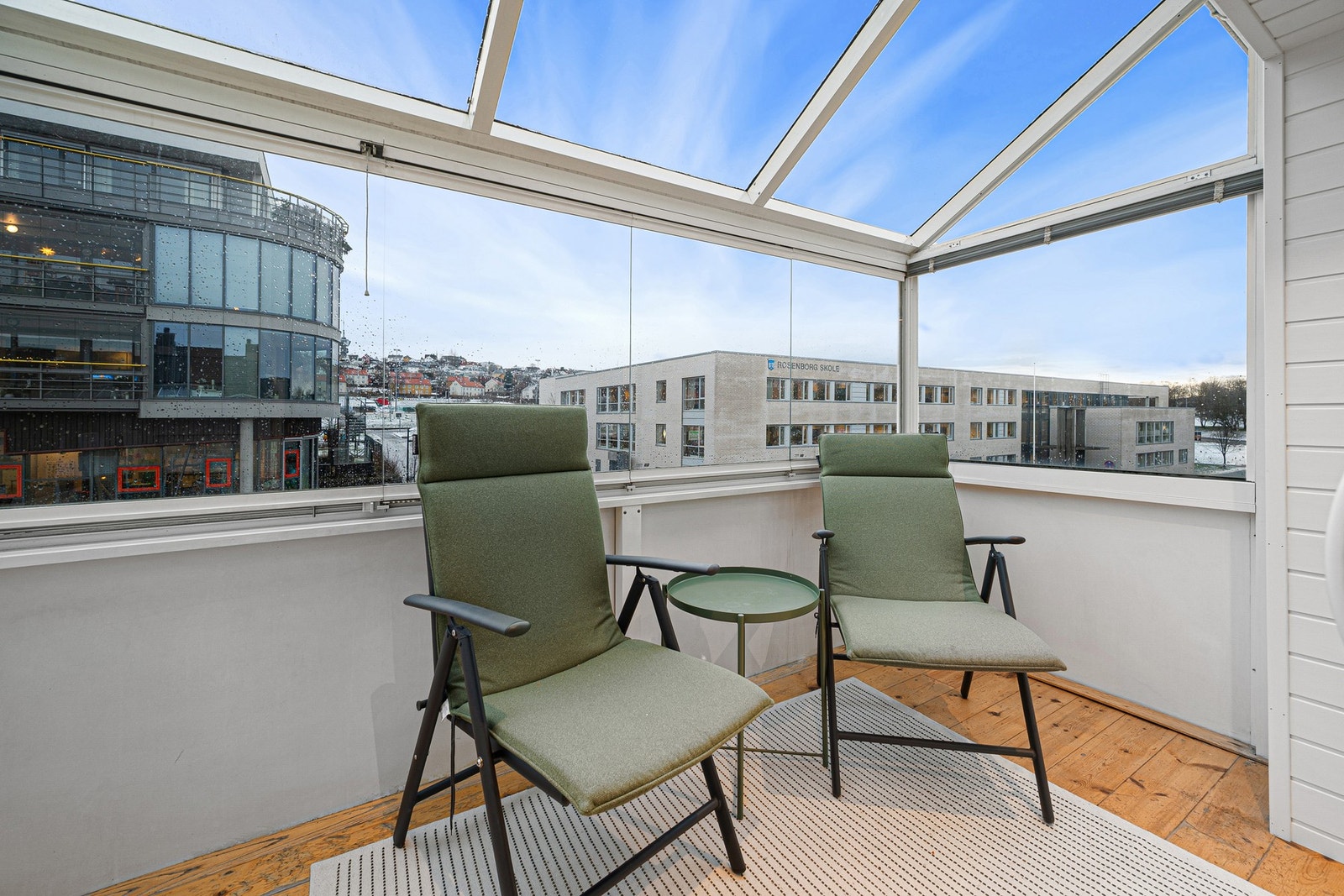 Leiligheten byr på en koselig balkong med gode solforhold. Galleribilde