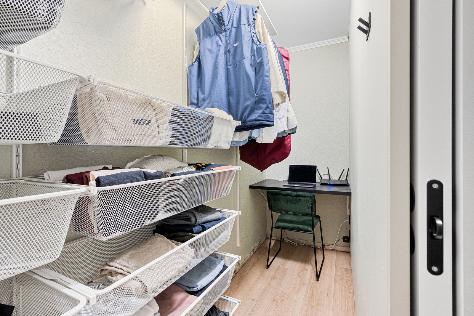 Praktisk garderobeløsning på 3,2 kvadratmeter. Galleribilde