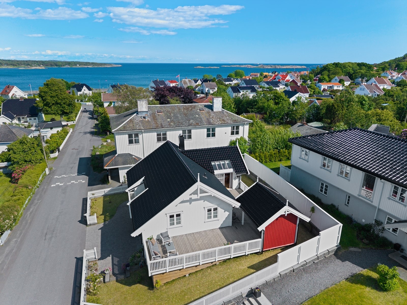 Her i Skoleveien er det en kort gåtur for å ta morgenduppen Galleribilde