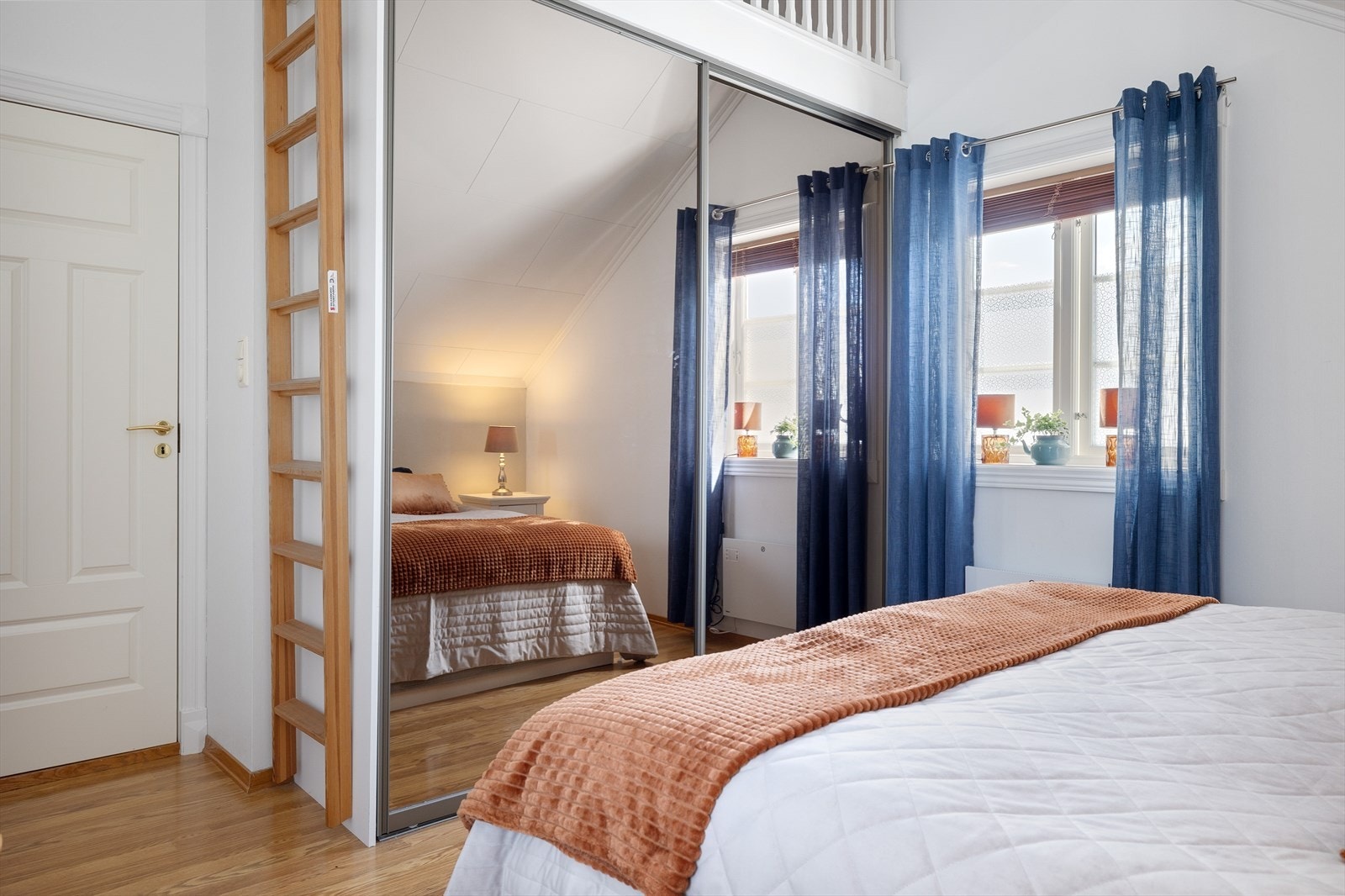 God skapplass med en liten hems for oppbevaring Galleribilde