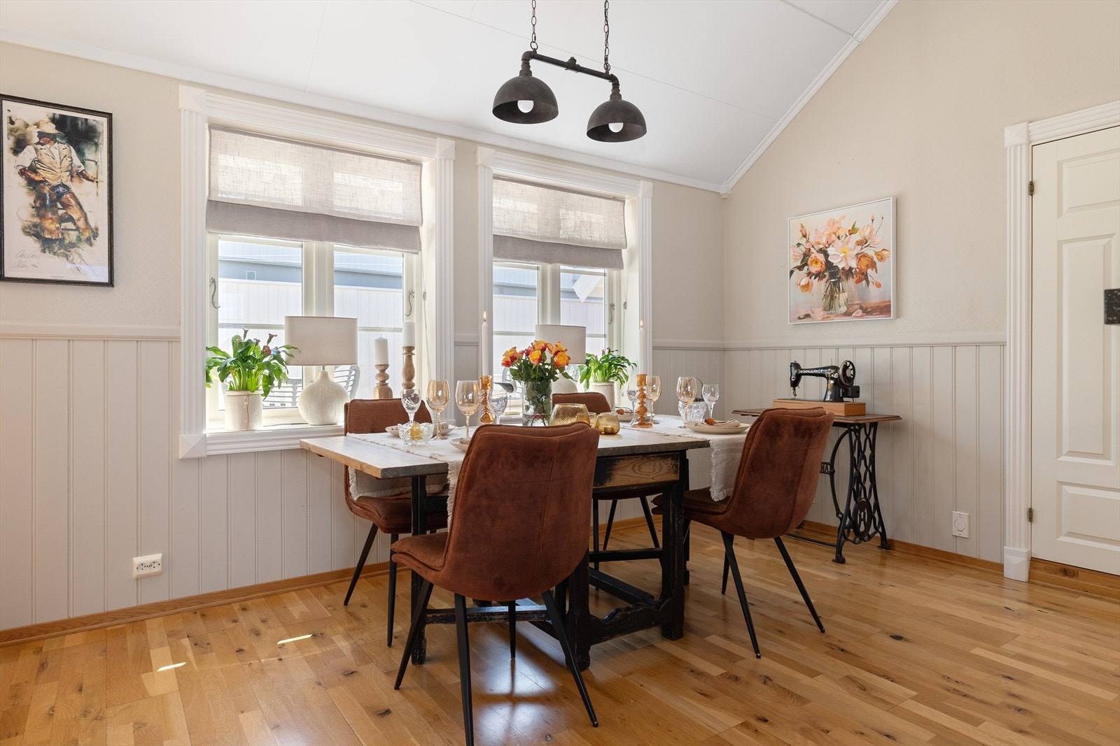 Her har du plass til flere stoler og eventuelt et større bord Galleribilde