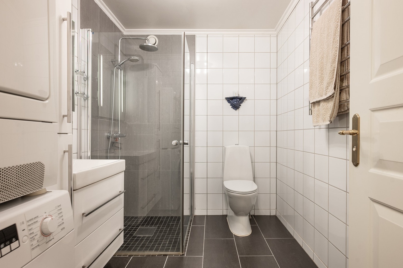 Romslig bad som nylig er oppgradert Galleribilde