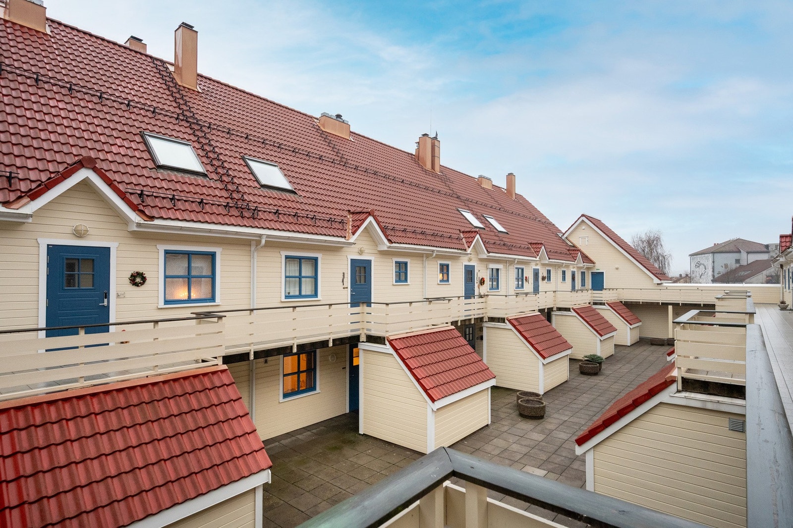 Gjennomgående leilighet med romslig bod rett utenfor døren Galleribilde