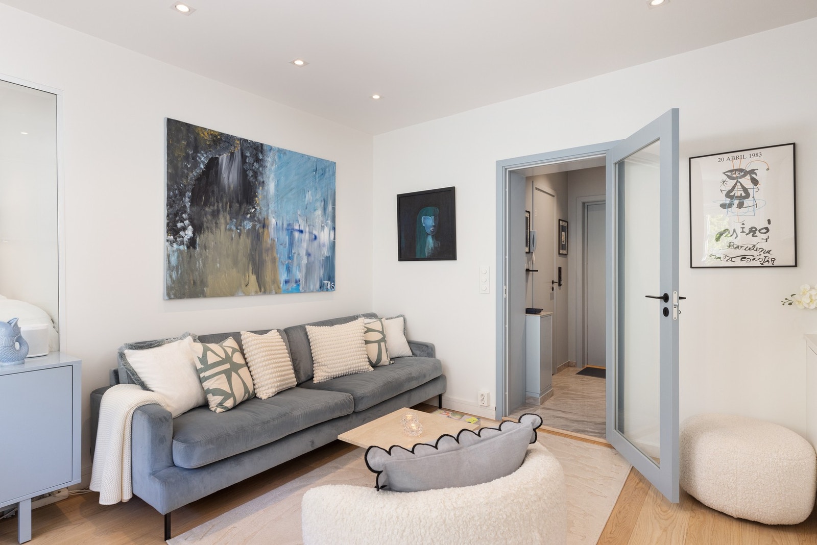 ... med god plass til en sittegruppe og spisebord. Galleribilde