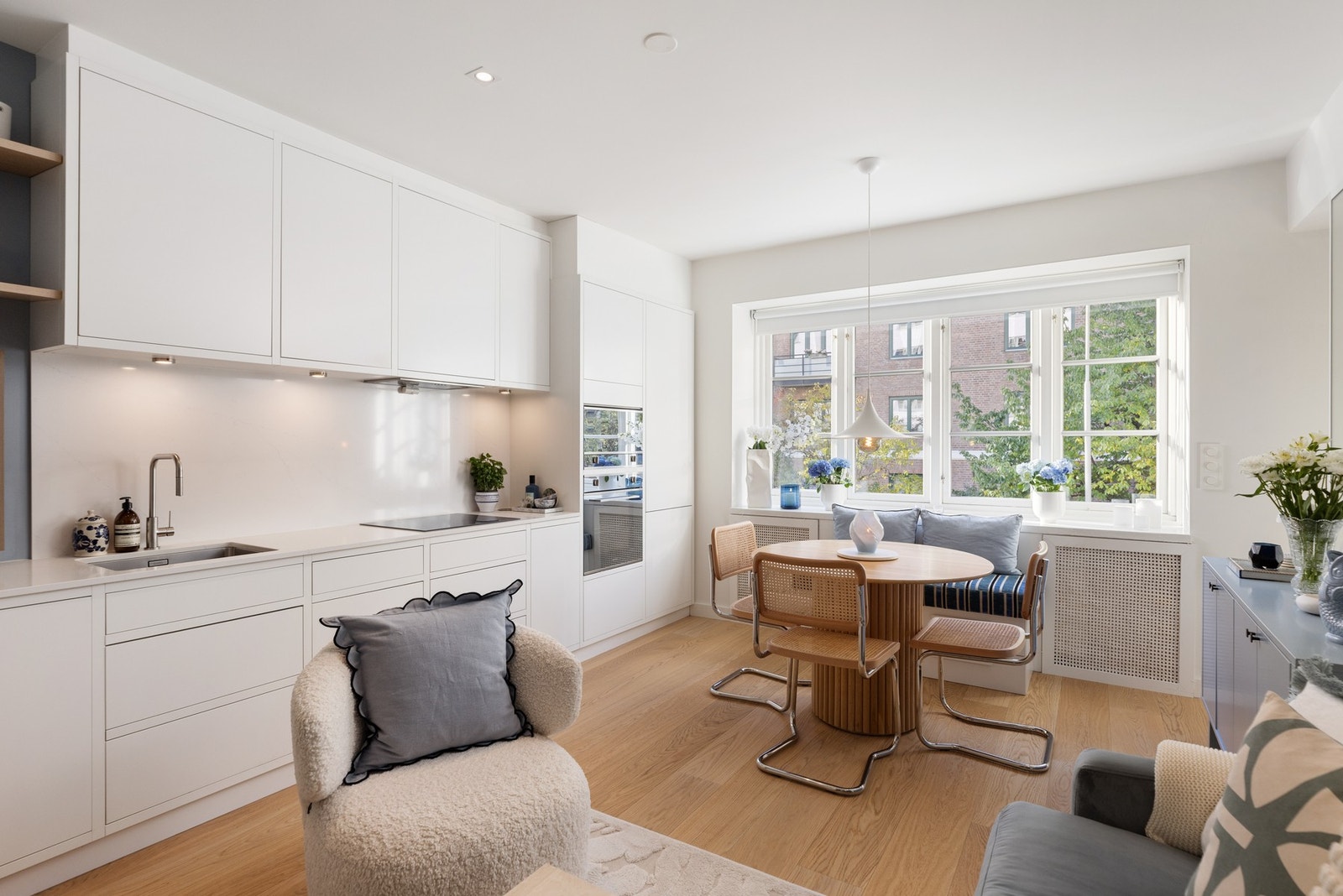 Kjøkkeninnredning levert av HTH, med betydelige oppgraderinger. Galleribilde