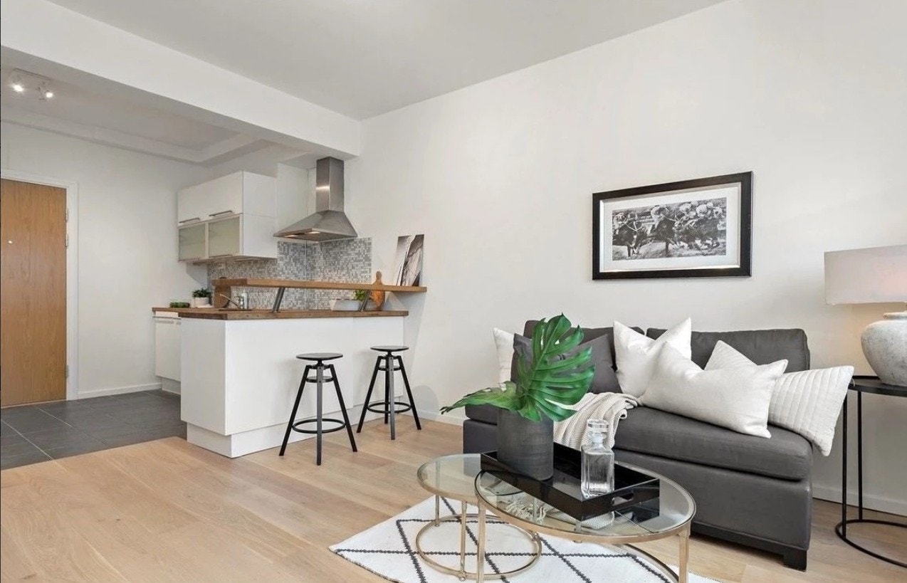 Oppholdsrom mot kjøkken. Galleribilde