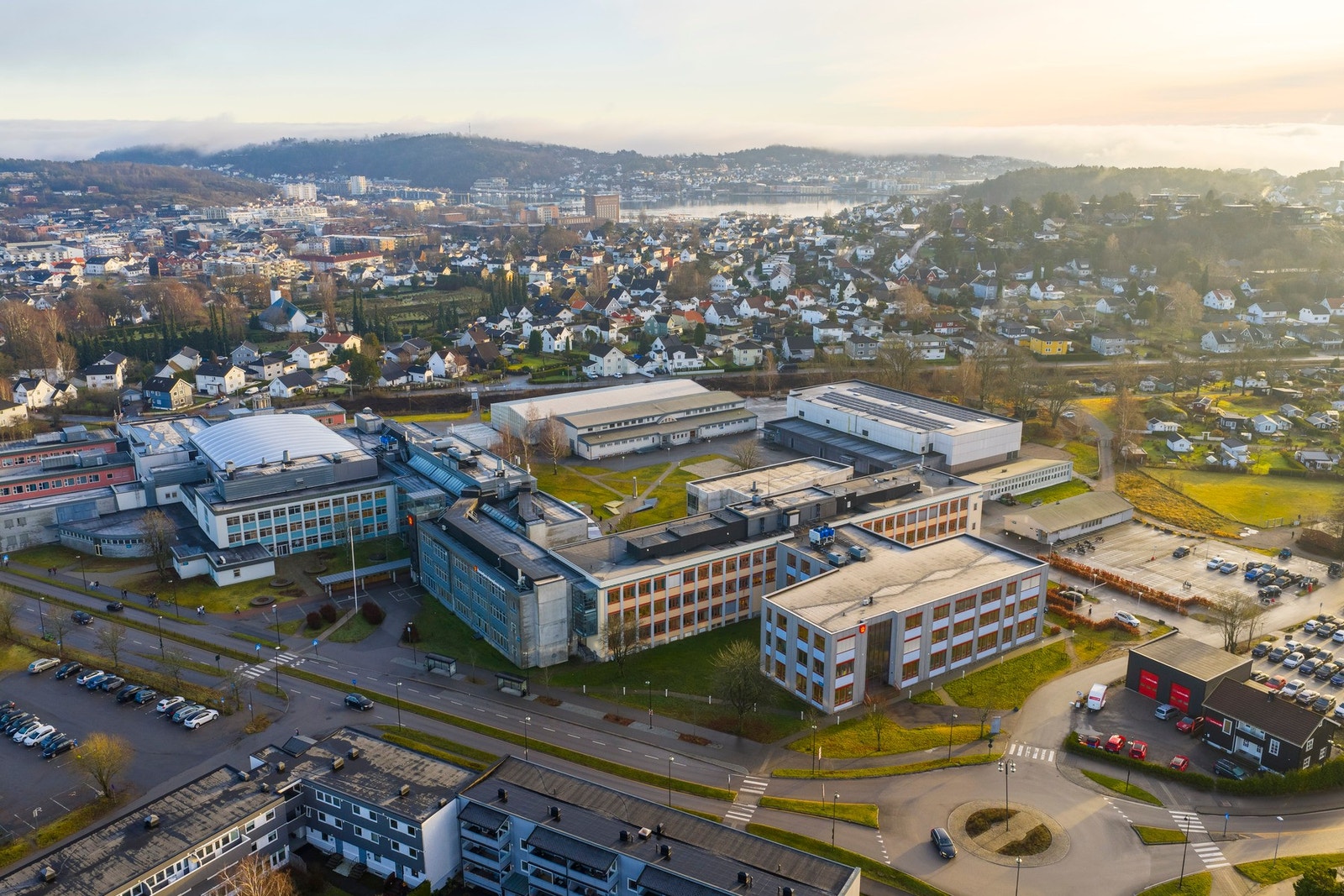 Leiligheten har umiddelbar nærhet til SVGS, butikk, tog og sentrum Galleribilde