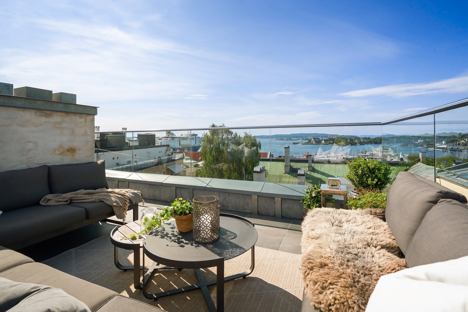 God plass til romslig møblering i to soner. Galleribilde