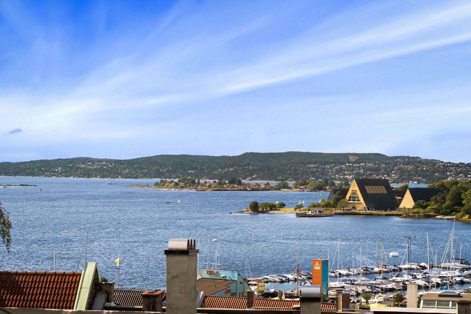 Panoramautsikt mot Kongen, Frammuseet og innseilingen. Galleribilde