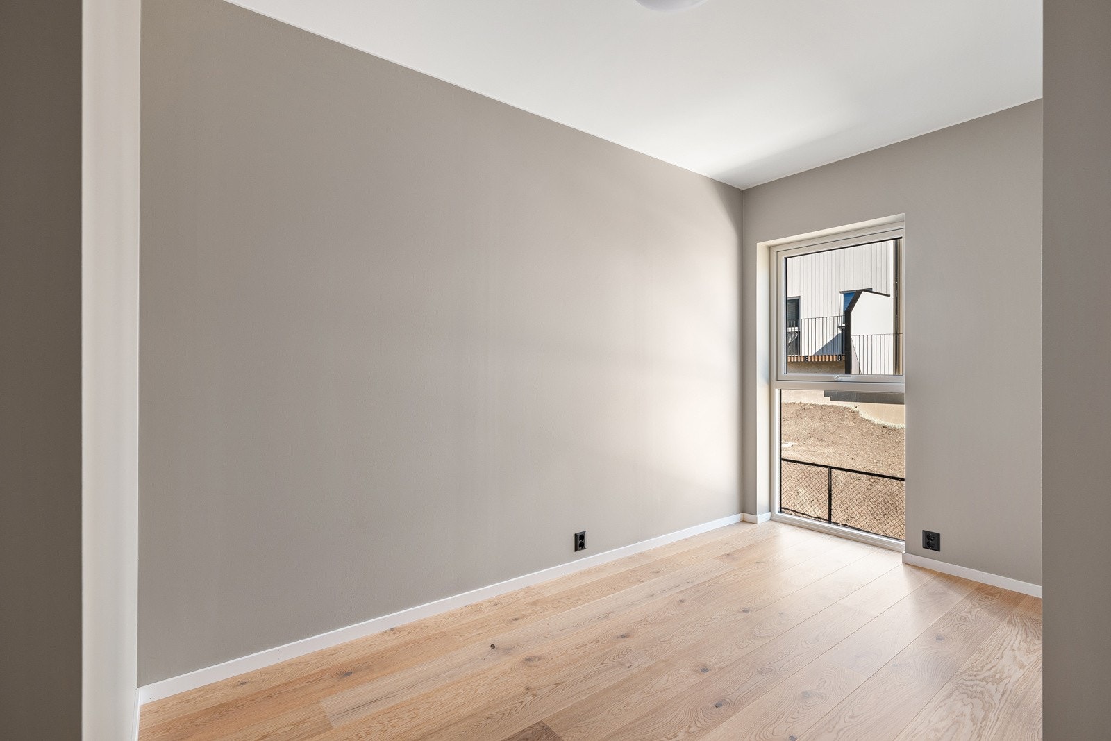 Videre kommer du inn i 1 av boligens 3 soverom. Galleribilde